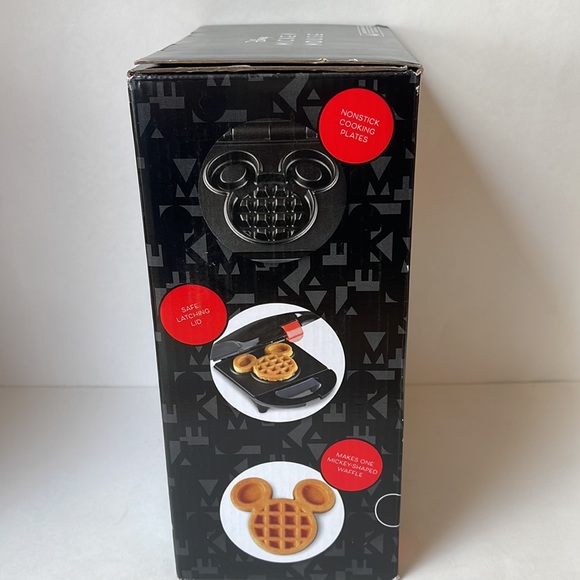 Disney Mickey Mouse waffle maker new in box - Picture 4 of 5